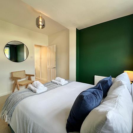 Charming Central Windsor 2 Bed Cottage Free Residents Parking And Private Garden Legoland Ascot Windsor Castle Thorpe Park Heathrow Airport Eksteriør billede