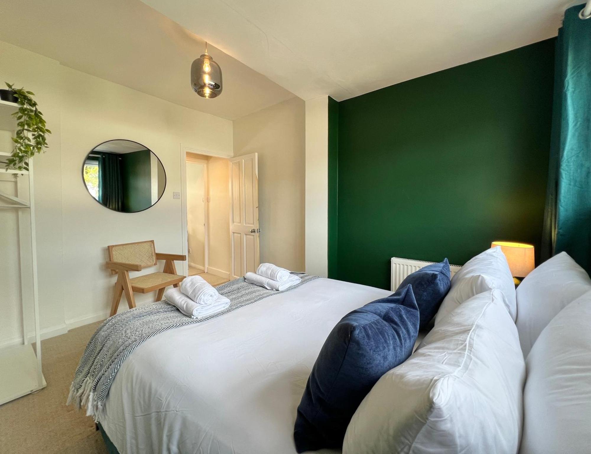 Charming Central Windsor 2 Bed Cottage Free Residents Parking And Private Garden Legoland Ascot Windsor Castle Thorpe Park Heathrow Airport Eksteriør billede