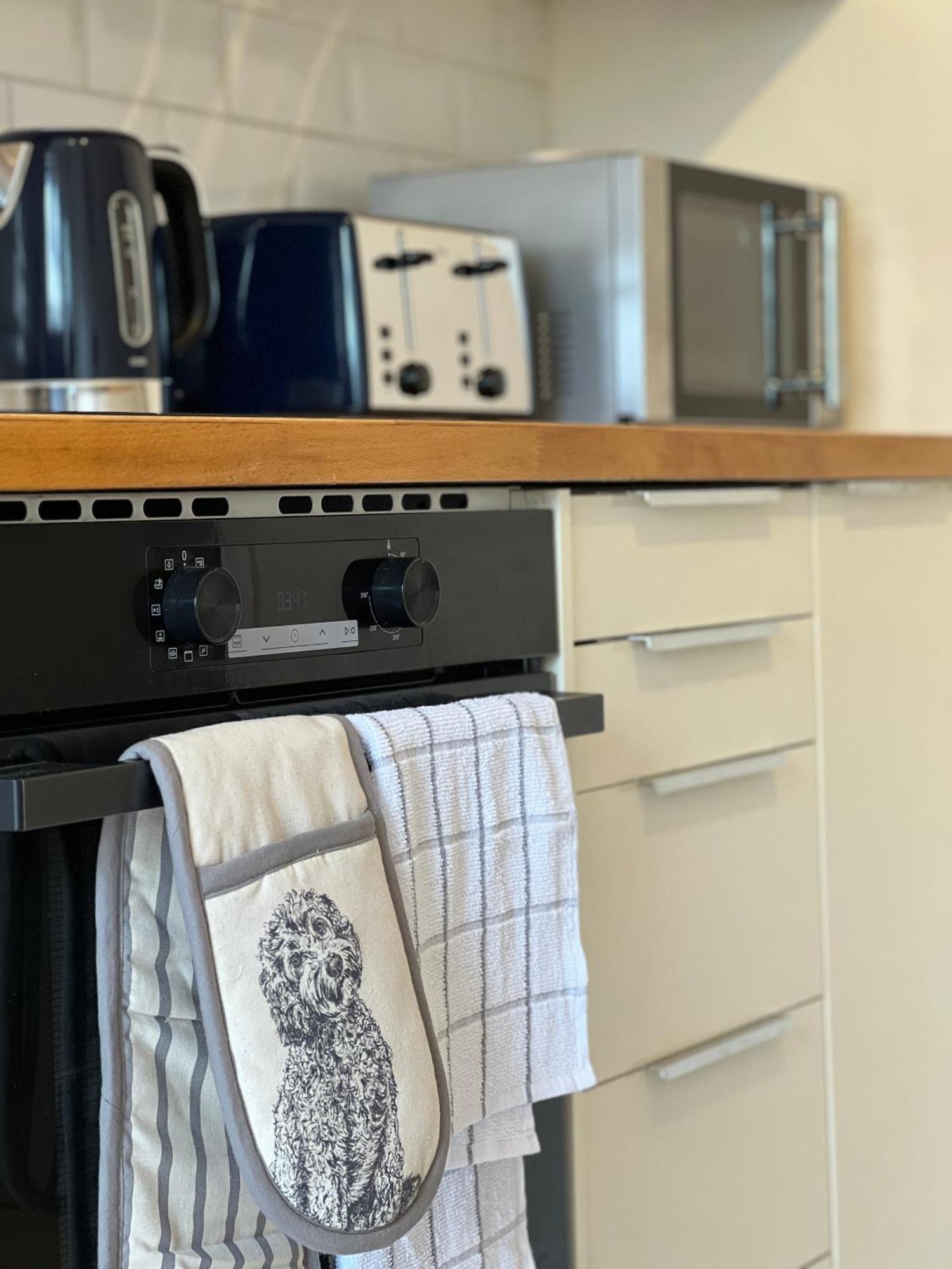 Charming Central Windsor 2 Bed Cottage Free Residents Parking And Private Garden Legoland Ascot Windsor Castle Thorpe Park Heathrow Airport Eksteriør billede